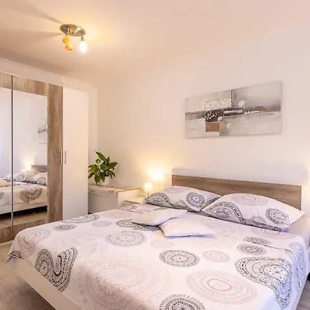 Renoviertes Nur 400 Meter Zum Mit Meerblick, Klima, Waschmaschine Apartment
