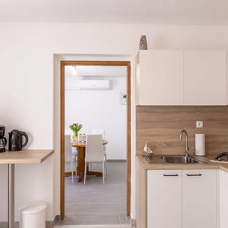 Apartment Renoviertes Nur 400 Meter Zum Mit Meerblick, Klima, Waschmaschine *