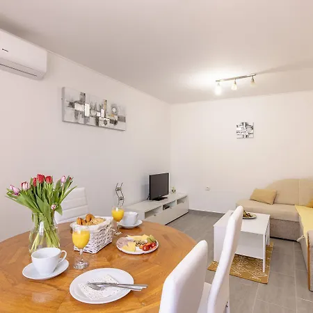 Renoviertes Nur 400 Meter Zum Mit Meerblick, Klima, Waschmaschine Apartment Crikvenica