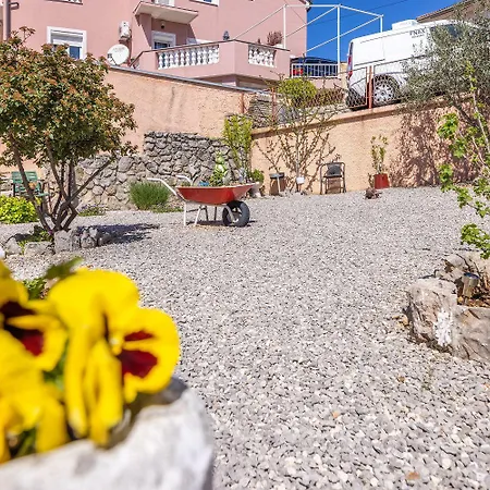 Apartment Renoviertes Nur 400 Meter Zum Mit Meerblick, Klima, Waschmaschine Crikvenica