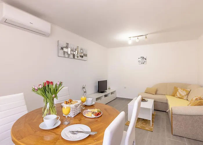 Renoviertes Nur 400 Meter Zum Mit Meerblick, Klima, Waschmaschine Appartamento Crikvenica